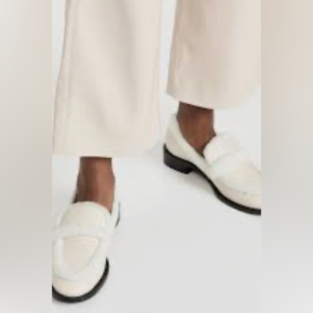 ๐ STUART WEITZMAN Palmer Chill Fur Lined Loafer Flats Shoes - Picture 2 of 9
